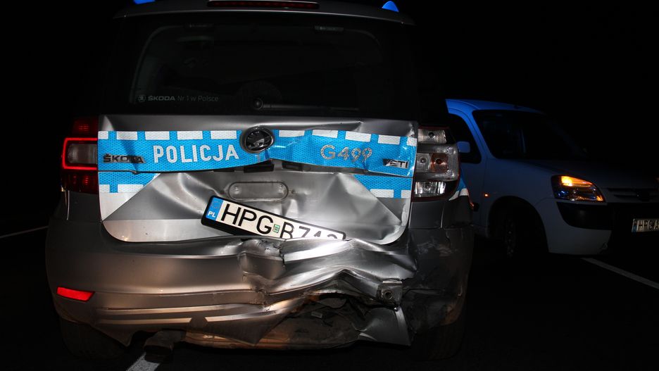 Mężczyzna będzie musiał pokryć koszt naprawy radiowozu