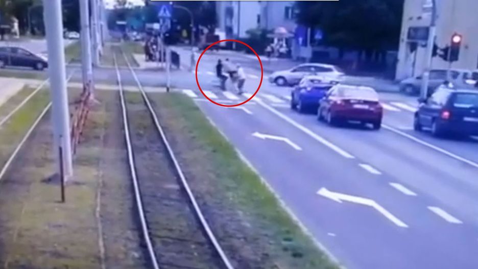 Toruń. Kobieta zmarła w szpitalu. Rowerzyści jej nie pomogli