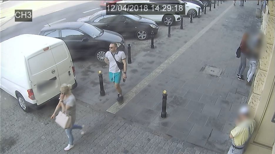 Policja opublikowała wizerunek dwóch poszukiwanych osób