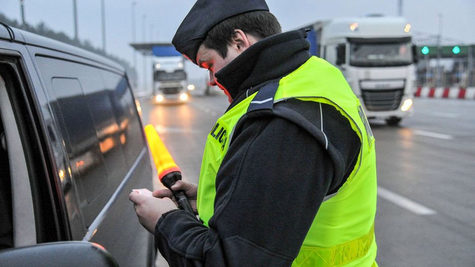 Policjanci bez taryfy ulgowej dla dwóch kierowców