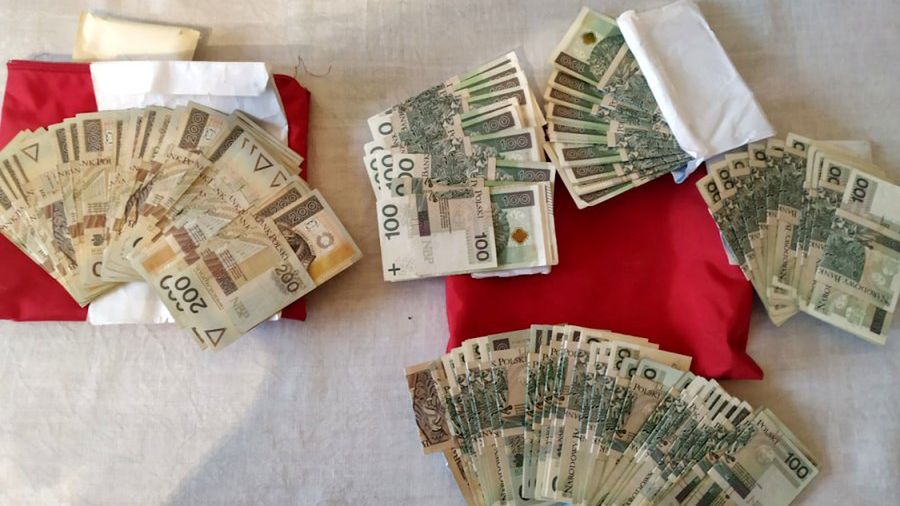 Kobieta oddała oszustom ponad 90 tys. zł
