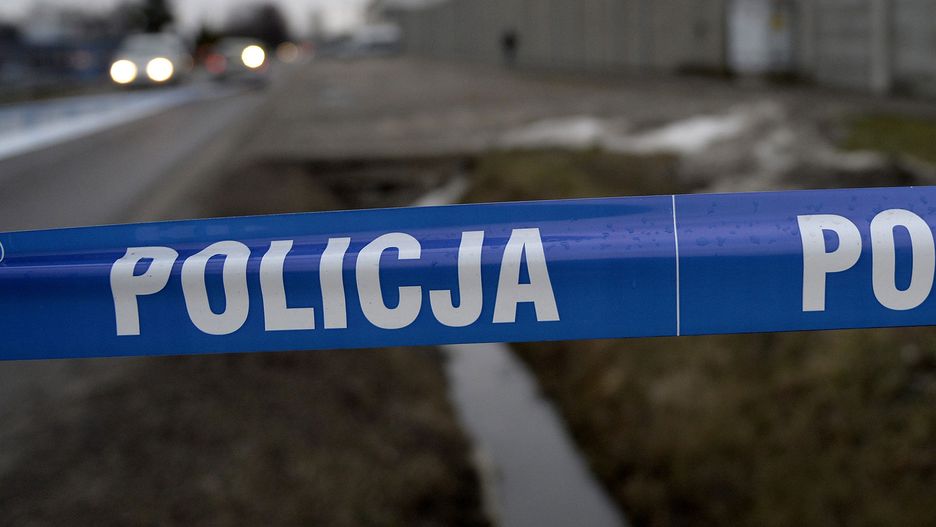 Ciało młodej kobiety przy torach pod Koninem. Obok stało auto