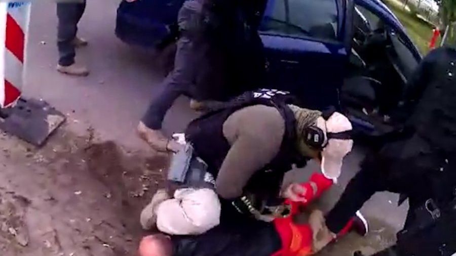 Policjanci jednego zatrzymali 6 podejrzanych osób i zlikwidowali 2 linie produkcyjne amfetaminy.