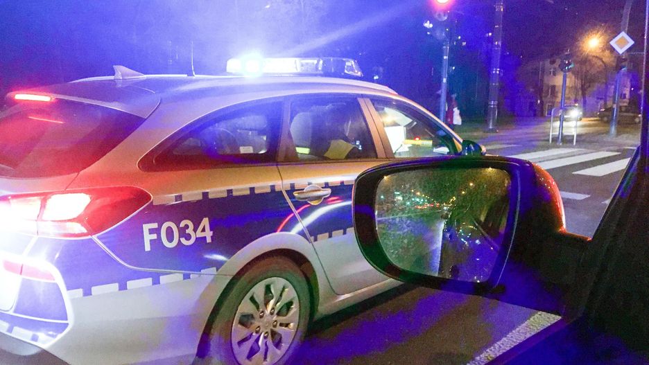 Tychy. Nocny pościg za pijanym kierowcą. Mężczyzna próbował potrącić policjanta, padły strzały (zdjęcie ilustracyjne)