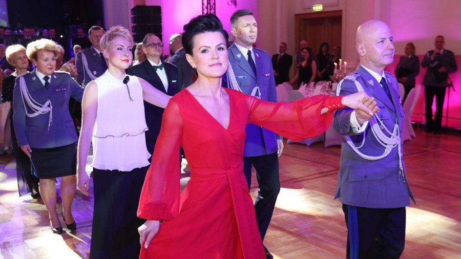 W ubiegłym roku bal otwierali żona szefa polskiej policji Małgorzata Szymczyk i komendant Jarosław Szymczyk