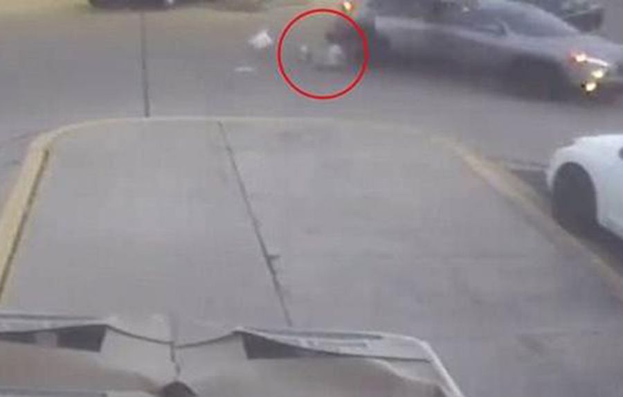 Szokujące wideo. 11-latka wyskakuje z pędzącego SUV-a, by uciec złodziejowi 
