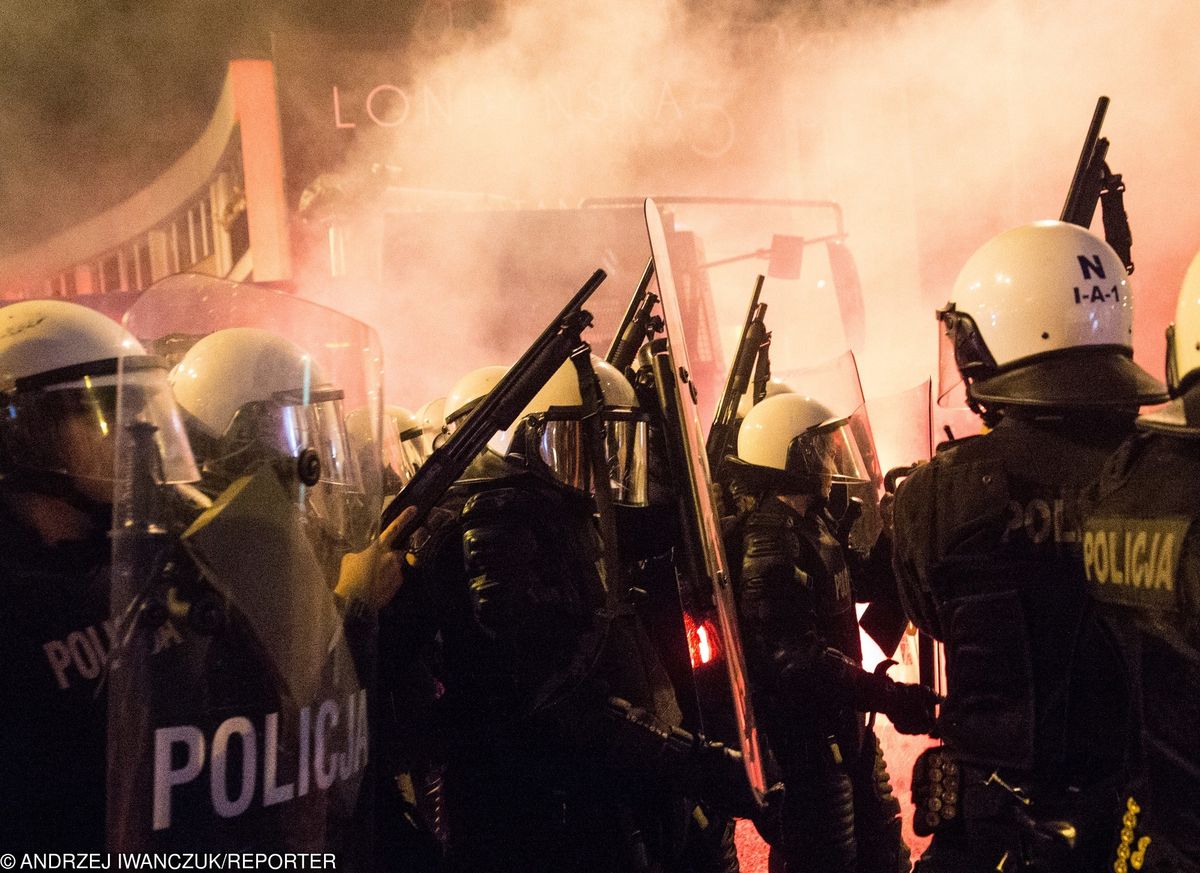 Dowódcy ściągają policjantów na marsz. Protestujący ujawniają rozmowy, sprawę bada prokuratura