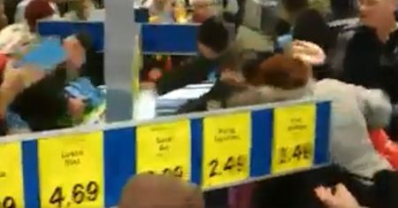 Bitwa o karpie w Lidlu. "Daj pan chociaż jednego"