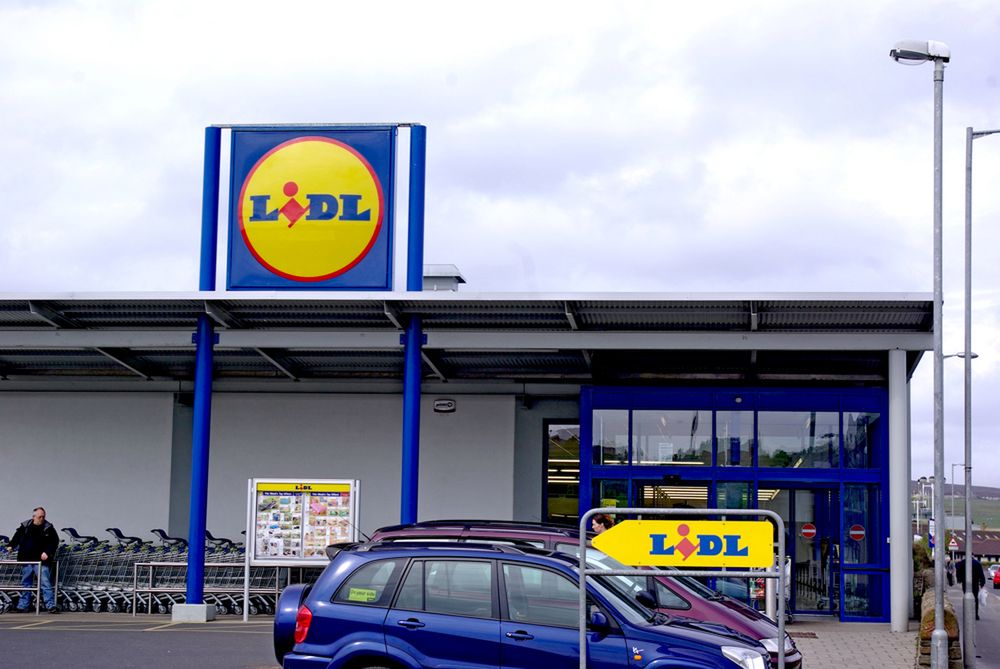 Płatne parkingi pod Lidlem. Będzie ich coraz więcej 
