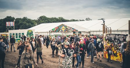 Rockowa wyspa Lidla. Sklep ze strefą chillout stanie na Woodstocku