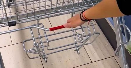 Wózki z Lidla można powiększać! Ukryty uchwyt otwiera dodatkową przestrzeń do pakowania