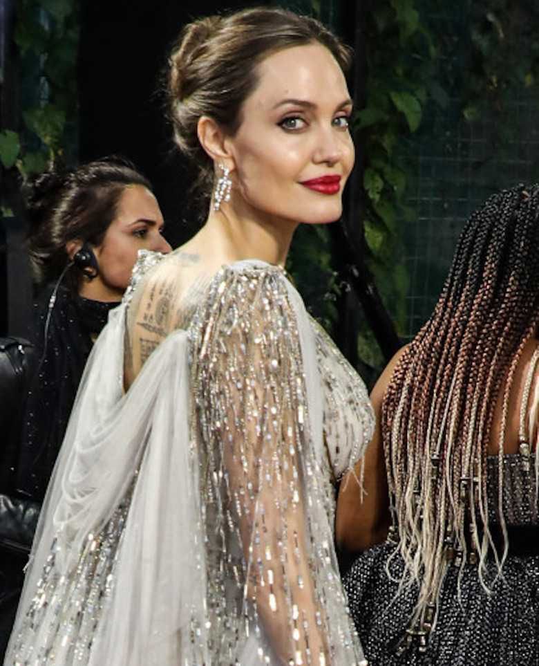 Angelina Jolie w zjawiskowej sukni na premierze Czarownicy 2 w Londynie