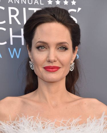 Angelina Jolie - Critics Choice Awards 2018