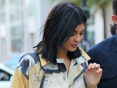 Kylie Jenner w krzykliwym kombinezonie