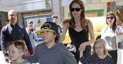 Angelina Jolie nie daje sobie rady. "Zamyka dzieci w domu i przekupuje zabawkami"