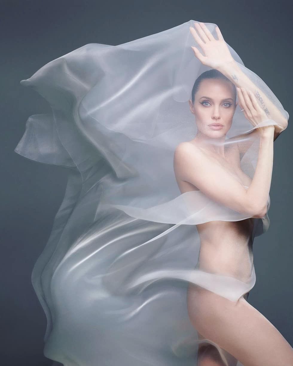 Angelina Jolie w Harper's Bazaar (grudzień 2019)
