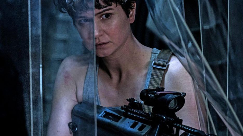Katherine Waterston jako Daniels