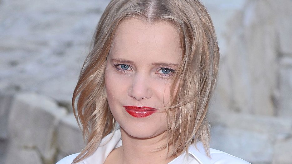 Joanna Kulig promienieje.