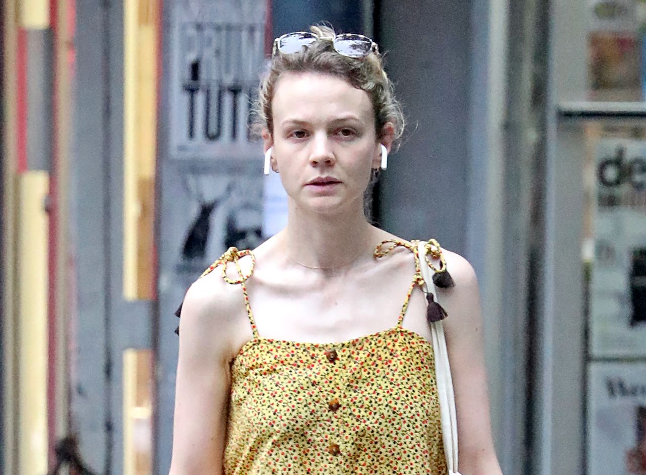 Carey Mulligan w bucie ortopedycznym. Uległa wypadkowi na scenie