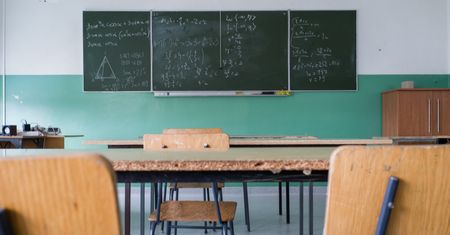 Religia w szkołach. Coraz krótsza ławka katechetów
