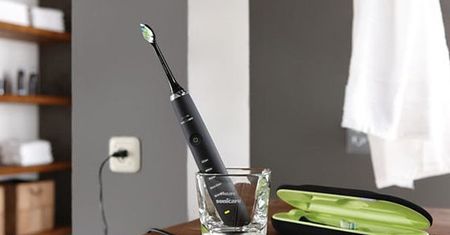 Czarna szczoteczka zadba o biel zębów - Philips Sonicare Black