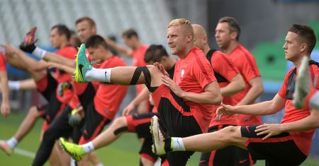 Kamil Glik ma kontuzję. Wiemy, ile czekałby na wizytę u specjalisty w ramach NFZ