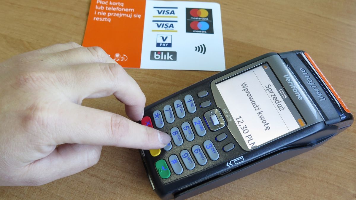 Poza płatnościami w internecie, najczęściej z BLIK-a korzystamy w bankomatach.