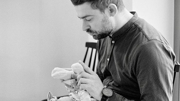 Bartek Królik jest szczęśliwym tatą Jagody