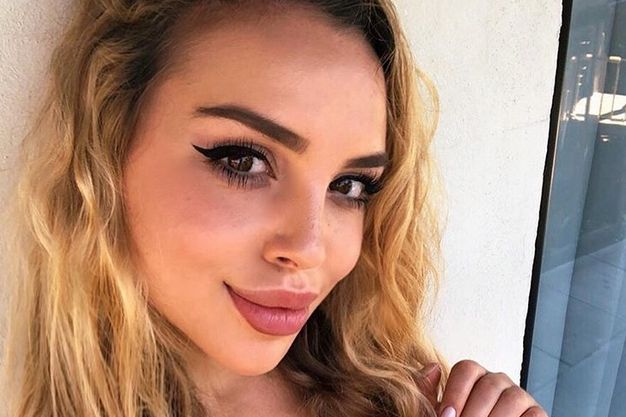 Veronica Bielik w czarnym bikini. Tym razem stanik nie pomieścił bujnego biustu