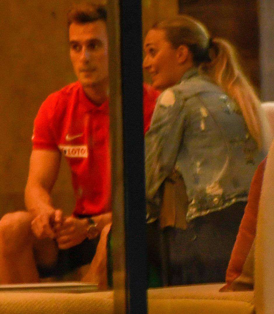 Jessica Ziółek i Arkadiusz Milik całują się w hotelu przed meczem Polska-Japonia na Mundialu