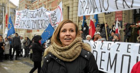 "To państwo nie jest w stanie niczego zaoferować kobiecie". Członkini KOD ostro o prawie aborcyjnym