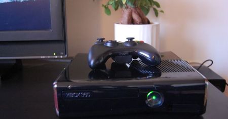 Odchudzony Xbox wygrywa z "chudzielcami" Sony, ale nie z obniżkami cen