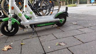 E-hulajnogi podbijają rynek. Producenci aut chcą mieć swój udział