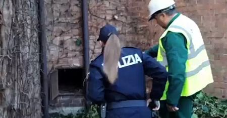 Włochy. Zajrzeli do środka. Niezwykłe odkrycie w ścianie