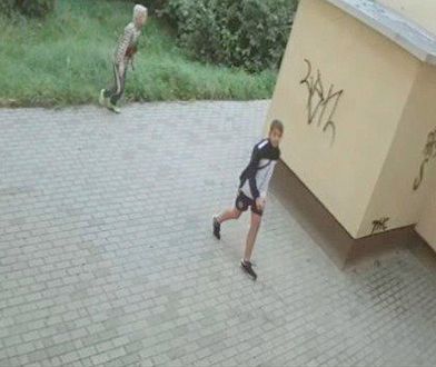 Wandale w akcji, trzech nastolatków zniszczyło budynek uczelni. Nagrała ich kamera monitoringu