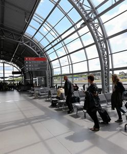 Ewakuacja na lotnisku w Modlinie. Znaleziono podejrzany pakunek