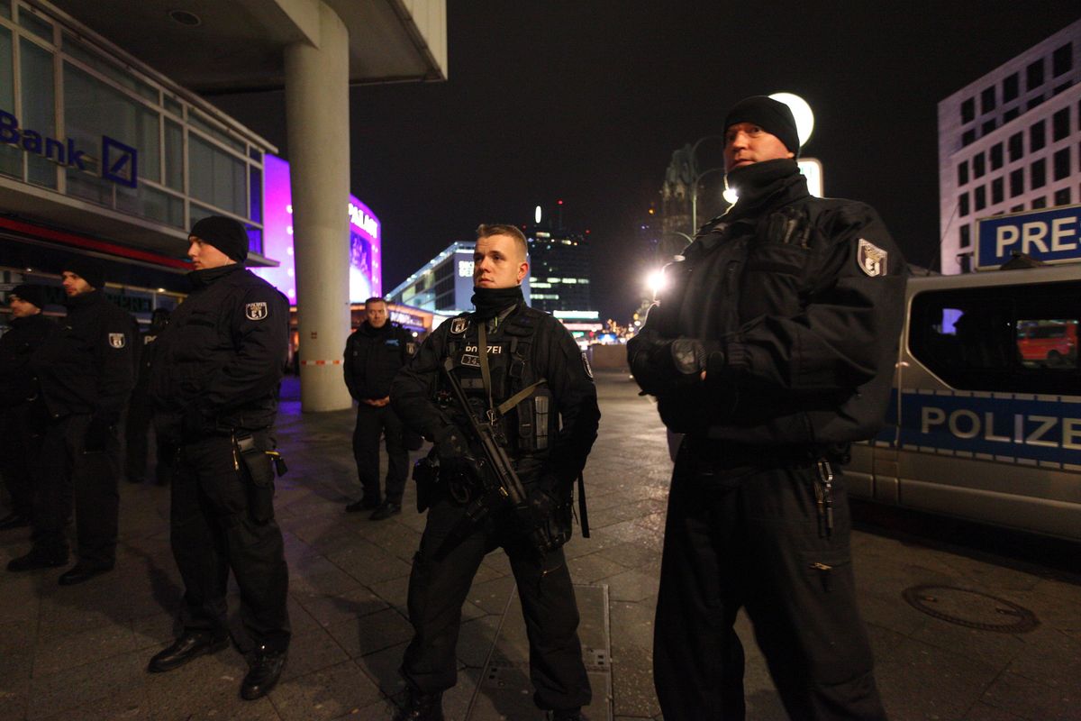 Berlin: zatrzymano 40-latka powiązanego z islamistami. Przejęto broń i amunicję