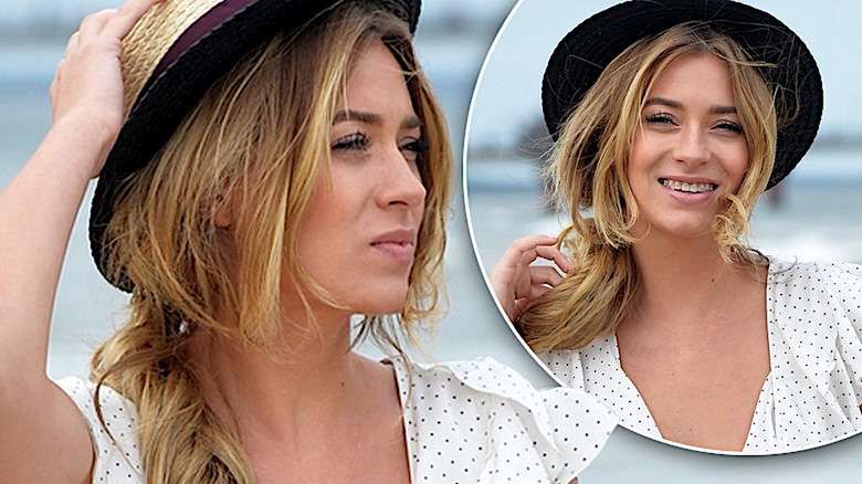 Marcelina Zawadzka na plaży