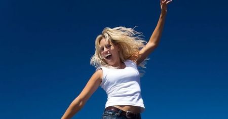 Ćwiczenia na trampolinie, czyli jumping fitness. Dla kogo jest przeznaczony?