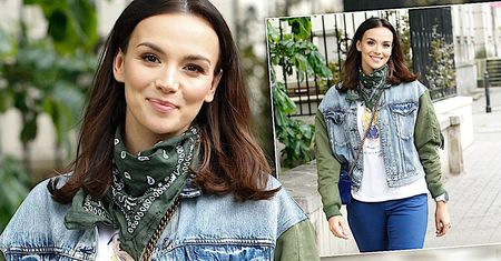 Paulina Krupińska zaprosiła paparazzi na spacer. Rozsyłała uśmiechy w kurtce za prawie 900 złotych