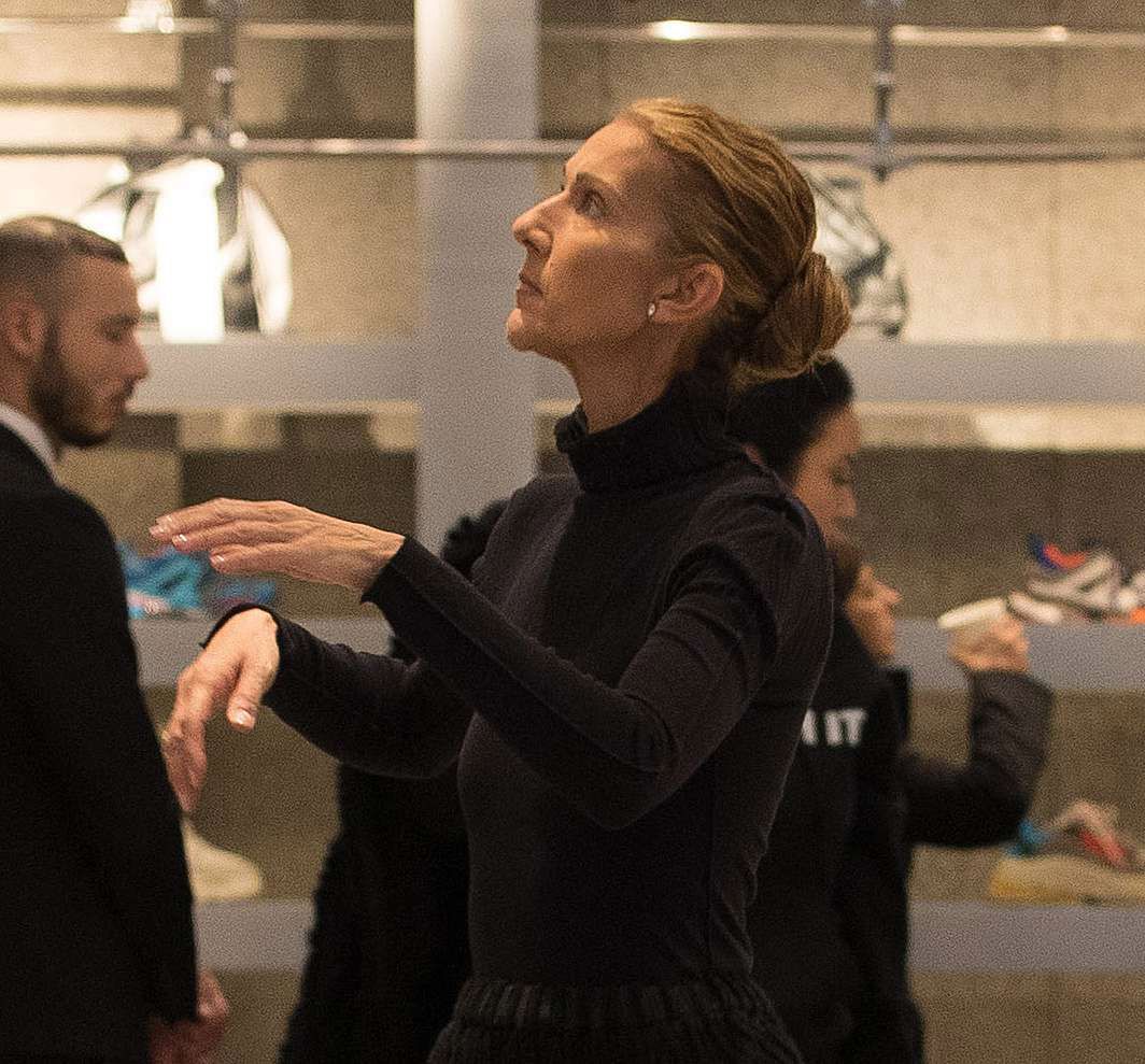Celine Dion mierzy ubrania w salonie Balenciaga