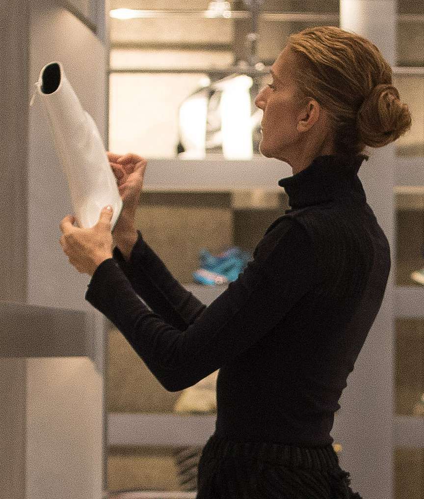 Celine Dion mierzy ubrania w salonie Balenciaga