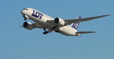 Bitwa o niebo nad Atlantykiem. Korzysta klient, bo ceny spadły do nawet 1500 zł