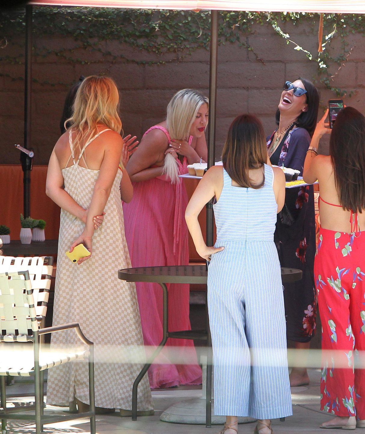 45 urodziny Tori Spelling z gwiazdami Beverly Hills 90210