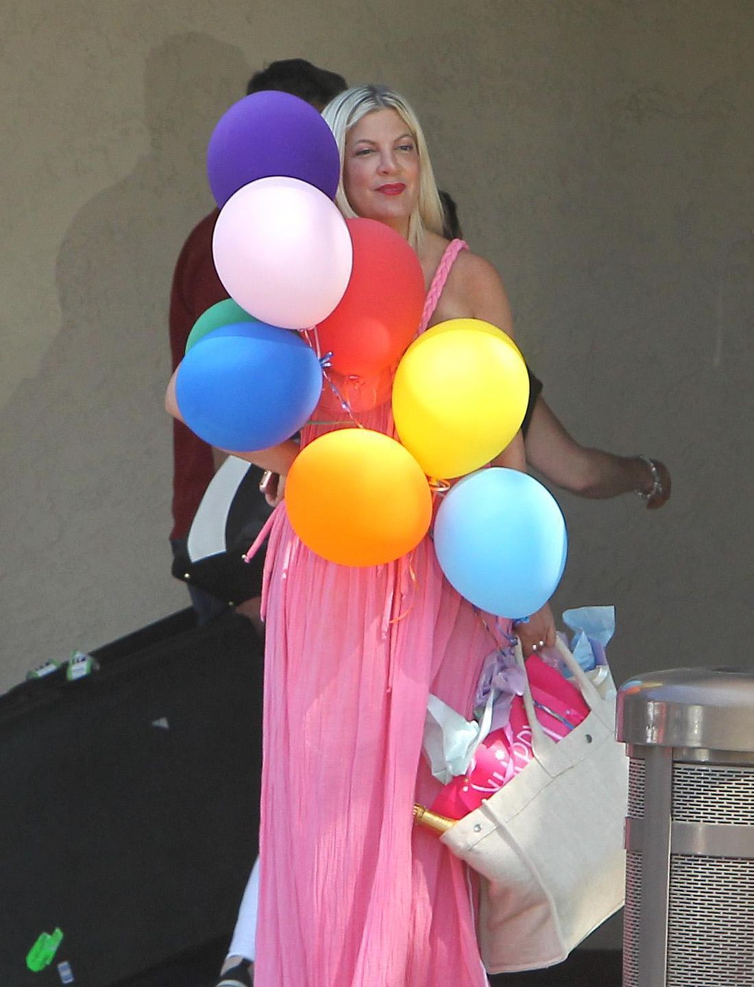45 urodziny Tori Spelling z gwiazdami Beverly Hills 90210
