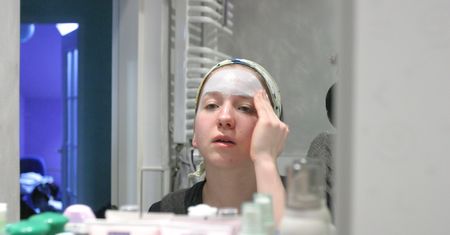Koniec z peelingiem. Zakaz używania mikrogranulek w kosmetykach dotarł do Europy