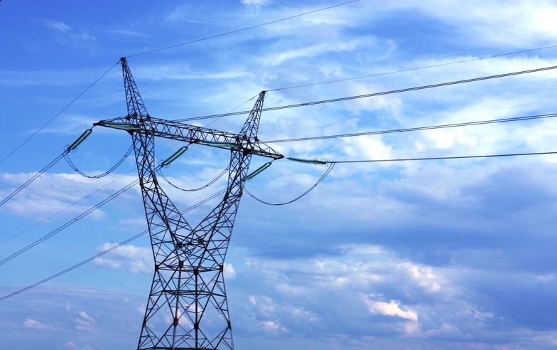 Ceny prądu. Mikro i małym przedsiębiorstwom przysługuje uprawnienie do zachowania cen z 2018 r. Wymagane "oświadczenie odbiorcy końcowego energii elektrycznej"