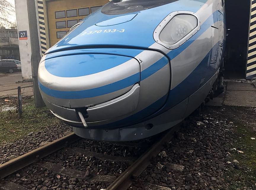 Pendolino z uszkodzonym nosem. 