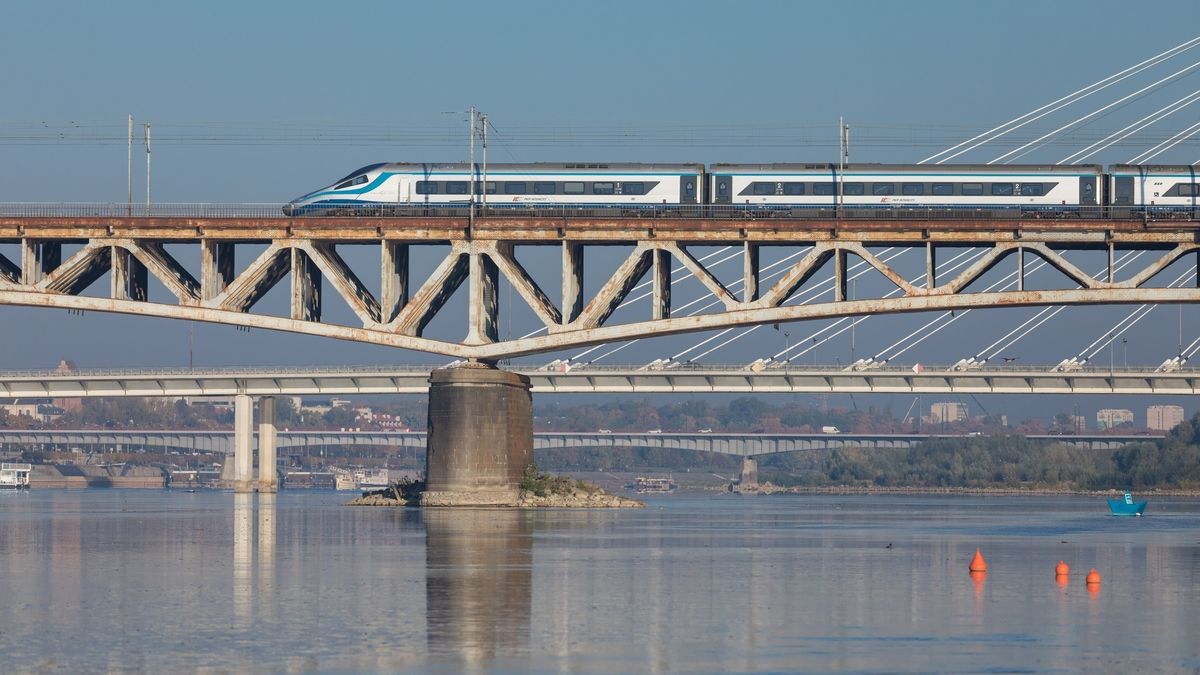 Łącznie pasażerowie pobrali do tej pory 4,3 TB danych, co dziennie daje 72 GB.