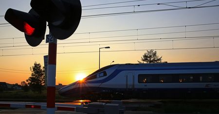 Wejherowo. O włos od tragedii, kierowca prawie wjechał pod pociąg